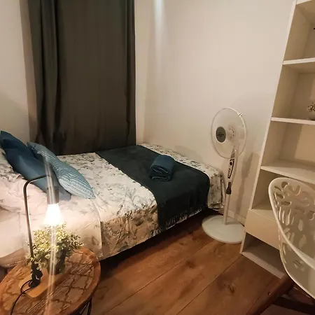 Hostel To Rest By The Center Barcelona